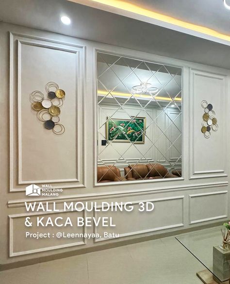 Wall Molding Design With Mirror, Mirror On Panelled Wall, Hall Room Design, Wall Molding Design, Victorian Style Bathroom, Molding Design, Lily Wallpaper, Hall Room, Corridor Design