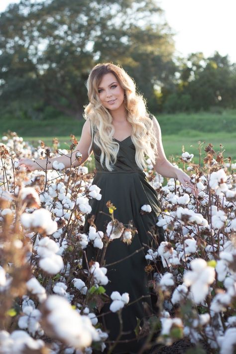 Cotton Photoshoot, Cotton Field Photography, Bay City Texas, Field Portraits, Field Pics, Field Pictures, Mother Daughter Pictures, Field Photoshoot, Cotton Pictures