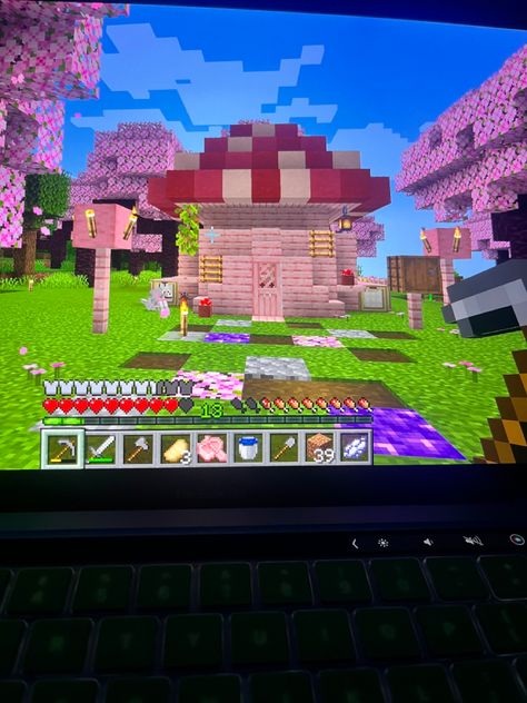 Minecraft Gamer Aesthetic, Cute Minecraft House, Cute Minecraft, Minecraft Gameplay, Cute Minecraft Houses, Minecraft City, Minecraft Funny, Minecraft Games, Minecraft Inspo