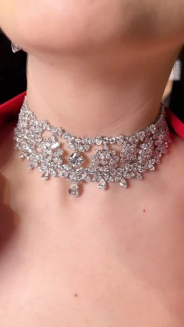 Real Diamond Necklace, Neck Pieces Jewelry, Diamond Pendants Designs, Diamond Pendants, Royal Jewels, Classy Jewelry, Neck Piece, Pendant Design, Real Diamonds