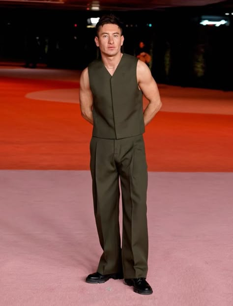 Structured Outfits, Burberry Fashion Show, Daring Outfits, Academy Museum Gala, Olive Green Vest, Academy Museum, White Louis Vuitton, Gala Outfit, Barry Keoghan