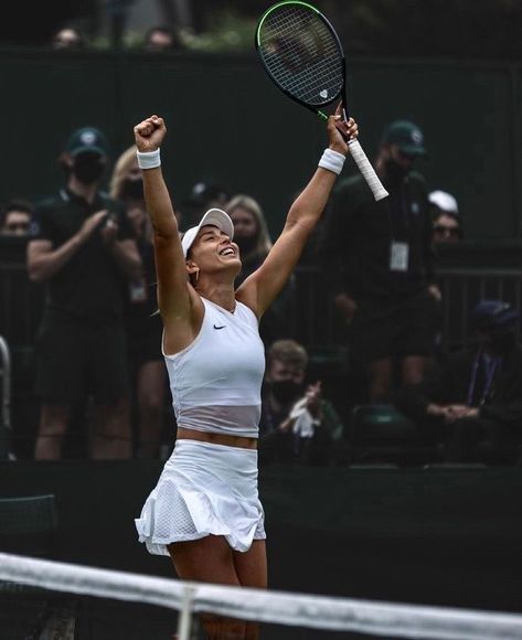 Tennis Motivation, Paula Badosa, Tennis Champions, Nadal Djokovic, Tennis Lifestyle, Sport Aesthetic, Tennis Aesthetic, Pro Tennis, Club Aesthetic