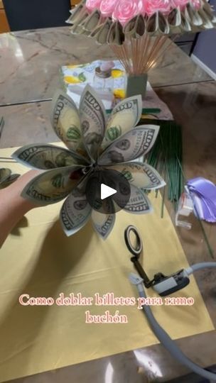 4.1K reactions · 621 shares | Cómo doblar billetes para ramo de dinero con rosas eternas #craft #diy #rosaseternas #moneybouquet #graduationgift #bouquet | Molina I | walter_304 · Original audio Cupcake Bouquets, Money Flowers, Money Bouquet, Cupcake Bouquet, Birthday Idea, Crafty Gifts, Chocolate Bouquet, 1k Views, Craft Diy