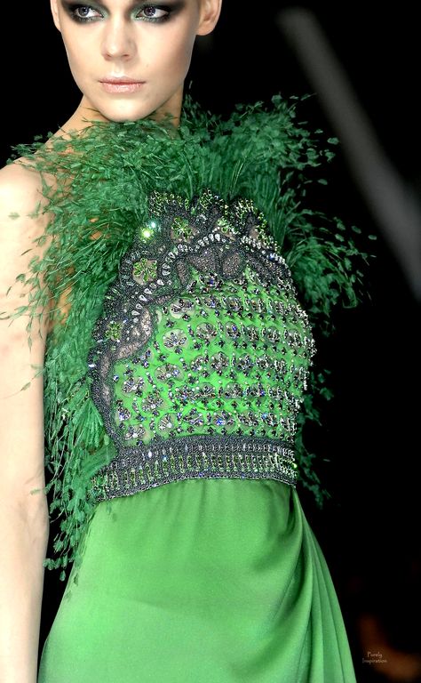 VALENTINO Green Beaded Dress, Haute Couture Details, Couture Evening Dress, Valentino Haute Couture, Diane Kruger, Couture Details, Chanel Vintage, Feather Dress, Gorgeous Gowns