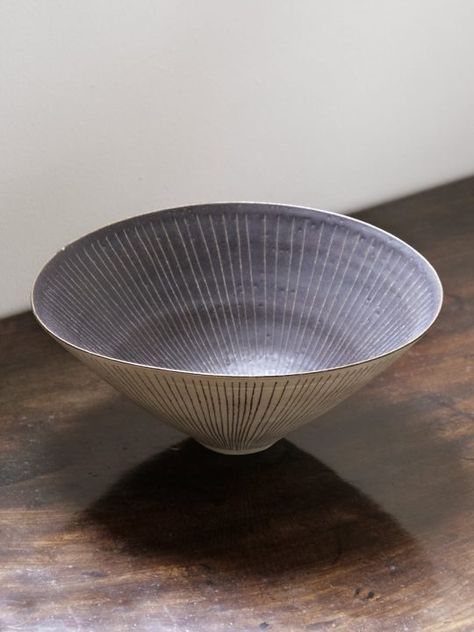 Lucie Rie, Bowl Bird Bones, Antique Sculpture, Contemporary Pottery, Porcelain Bowl, Bronze Age, Sgraffito, Color Shapes, Wood And Metal, Ceramic Art