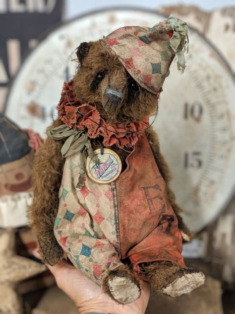 Cloth Animals, Carnival Aesthetic, Cream Teddy Bear, Circus Bear, Circus Vintage, Soft Sculpture Art, Old Teddy Bears, Vintage Whimsical, Antique Teddy Bears