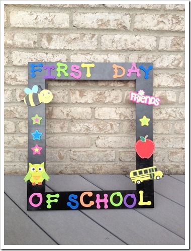 photo Alphabet Tree, School Finds, School Picture Frames, First Day Of School Pictures, School Pics, Welcome To School, School Frame, First Day School, First Day Of School Activities