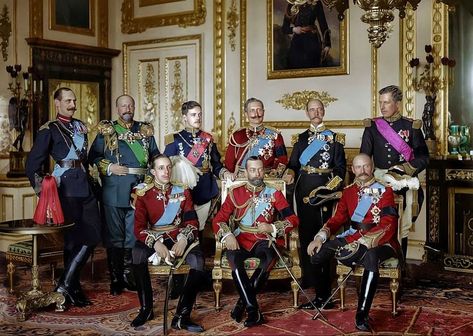 Royal Navy Uniform, King George I, Royal Family Portrait, Uk History, Royal Family England, German History, Back Row, People Of Interest, Rms Titanic