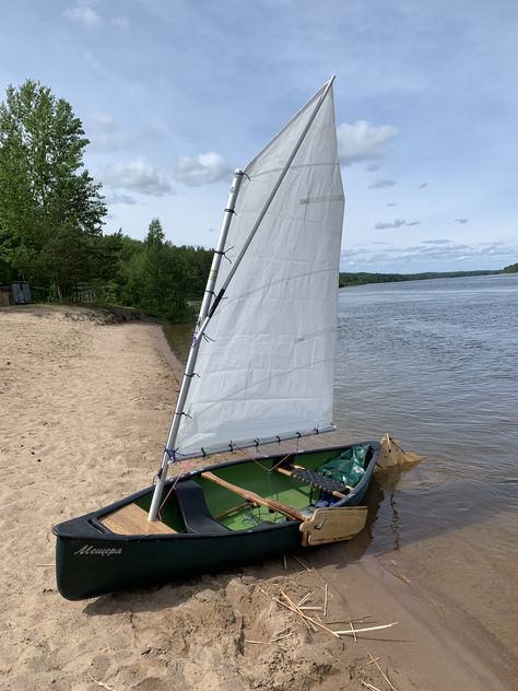 Sailing canoe with Optimist rig Canoe Sail, Canoe Modifications, Aluminum Canoe, Sailing Canoe, Water Tips, Canoe Boat, Canoe Camping, Boat Building Plans, Canoe Trip