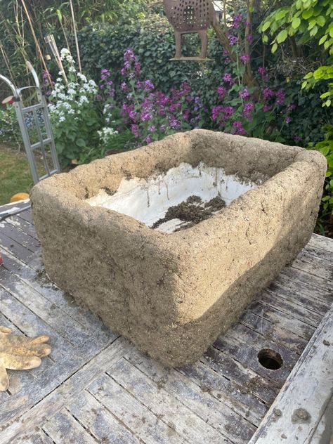 Hypertufa Planters - how to create a stone trough - Blooming Lucky Diy Stone Trough, Stone Trough Planter Ideas, Diy Trough Fountain, Hypertufa Trough, Concrete Inspiration, Hypertufa Projects, Hypertufa Planters, Stone Trough, Horse Trough