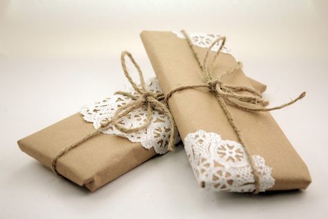 Small Thoughts: Brown paper packages tied up with string...                                                                                                                                                                                 More Brown Paper Gift Wrap, Gift Wrapping Inspiration, Trendy Wedding Invitations, Diy Wrap, Brown Paper Packages, Present Wrapping, Diy Gift Wrapping, Wrapping Ideas, Wedding Invitations Diy