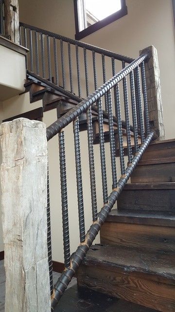 Rebar Railing, Industrial Staircase, درابزين السلم, Rustic Staircase, Rustic Stairs, Metal Handrails, Staircase Railing Design, Stair Case, Lan Can