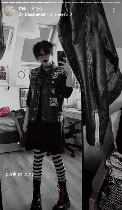 Nerdy Goth Outfits, Clothes Manifestation, Emo Goth Aesthetic, Gothic Ideas, Alt Aesthetic, Nerdy Outfits, Goth Gf, Oc Outfits, Work Fits