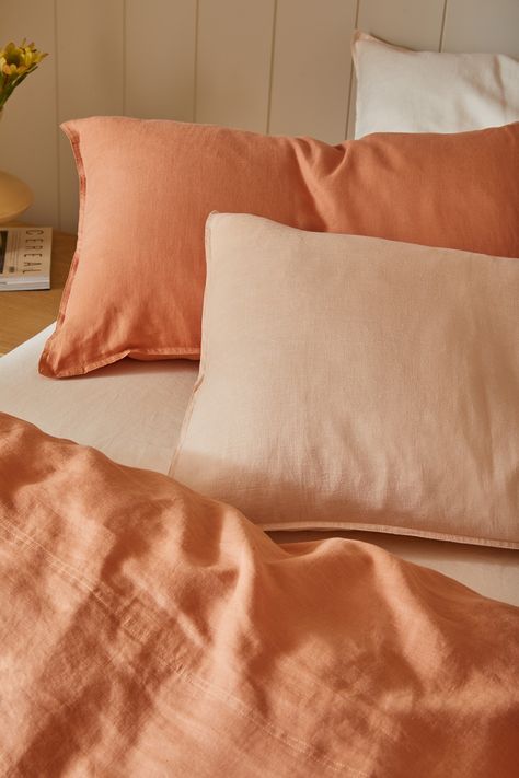 Peach Fuzz Bedroom, Peach Bedspread, Apricot Bedding, Apricot Bedroom, Coral Bedspread, Plain Bedsheets, Peach Bedroom, Bed Inspiration, Pantone 2024