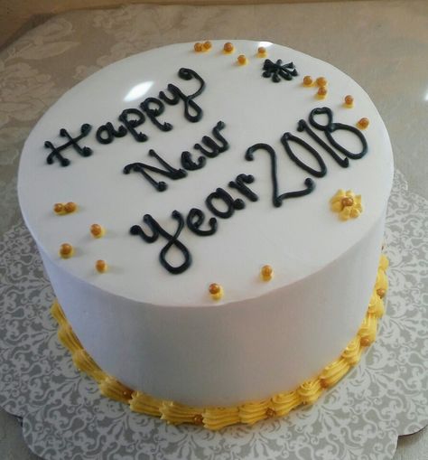 Cake Designs For New Year, Cake Ideas For New Years, New Years Day Cake Ideas, New Years Eve Cake Design, Happy New Year Cake Ideas, New Year Cake Decoration, New Year Cake Designs, Clock Cake New Years Eve, New Year Cake