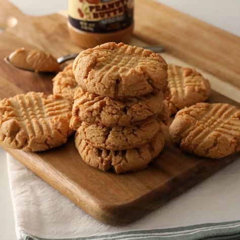 Chewy and Easy 4 Ingredient Peanut Butter Cookies - Peanut Butter Cookies 5 Ingredients, 3 Ingredient Cookies Peanut Butter, Cookies With Peanut Butter, 4 Ingredient Peanut Butter Cookies, Peanut Butter Cookies 3 Ingredient, 3 Ingredient Peanut Butter Cookies, Skippy Peanut Butter, 3 Ingredient Cookies, Quick Cookies