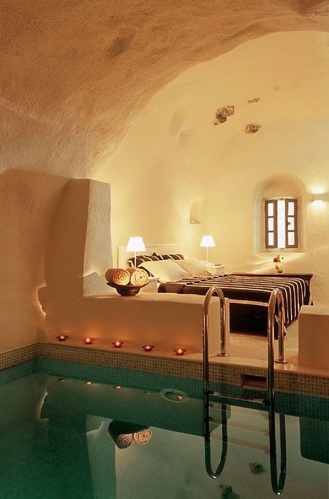 Candles Romantic, Small Indoor Pool, Pool Bedroom, Romantic Bedrooms, Indoor Swimming Pool Design, Indoor Pool Design, Beautiful Bedroom Designs, Indoor Swimming Pool, Indoor Water Fountains