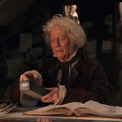 📂› garrick ollivander icon 𓄳 #OLLIVANDER #ICONS #UNFILTERED #JOHNHURT Garrick Ollivander, Harry Potter Movies, Hogwarts, Harry Potter, Harry Potter Films