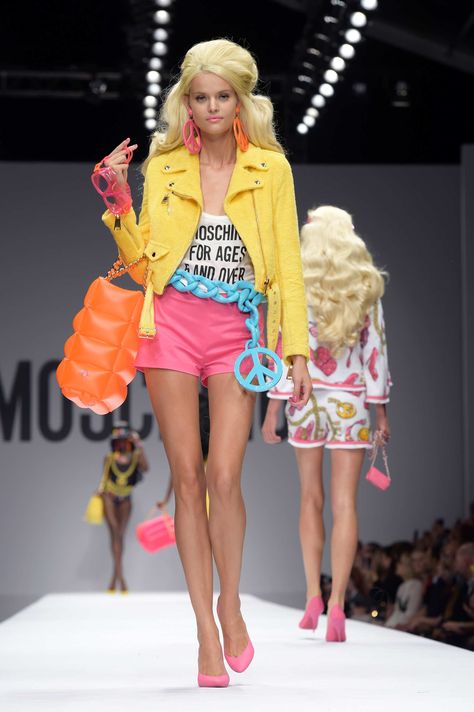 Moschino Barbie collection 2014 Moschino 2015, Mode Pop, London Fashion Weeks, Fashion Week 2015, Barbie Style, Dior Couture, Jeremy Scott, Cat Walk, Girls Show