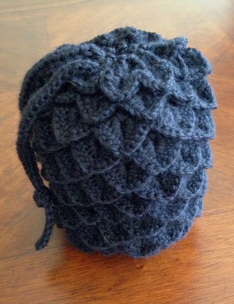 Illuminate Crochet: Dragon Egg Dice Bag Sewn Bags, Stitch Purse, Crochet Drawstring, Crocheted Things, Bag Crochet Pattern, Crochet Shell Stitch, Crochet Pouch, Crochet Weaves, Crochet Dragon