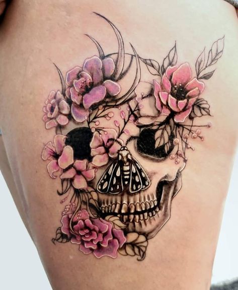 Skull And Flowers Tattoo Design, Floral Skull Tattoos, Girly Skull Tattoos, Black Tattoo Ideas, Skull Tattoo Designs, Sugar Skull Tattoo, Skull Hand Tattoo, Skull And Flowers, New Tattoo Designs