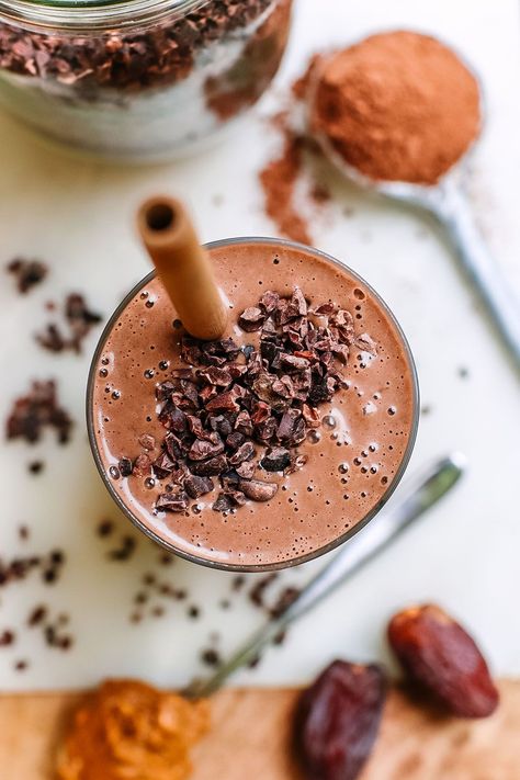 Cacao Heaven Smoothie Shakes Aesthetic, Cacao Nibs Smoothie, Milkshake Photography, Cafe Snaps, Smoothie Photography, Sweet Green Smoothie, Health Vibes, Chocolate Smoothie Recipe, Chocolate Smoothie Recipes