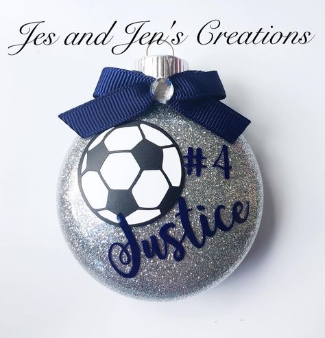 Soccer Ornaments, Vinyl Christmas Ornaments, Soccer Team Gifts, Xmas Baubles, Sport Craft, Soccer Party, Glitter Ornaments, Christmas Pins, Sports Gifts