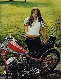 freeborn-man: “Custom Chopper Magazine May 1975 ” 70s Biker, Old School Chopper, Мотоциклы Cafe Racers, Custom Chopper, 60s And 70s Fashion, Old Motorcycles, Best Classic Cars, Lady Riders, Biker Chick