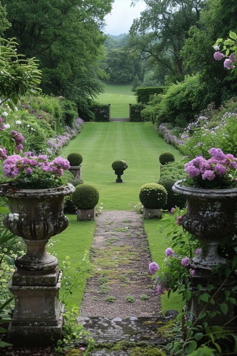 English Estate Gardens, English Garden Design Ideas, Small English Garden, Design A Garden, English Garden Design, Small Garden Ideas, Pool Landscape Design, French Country Garden, Estate Garden