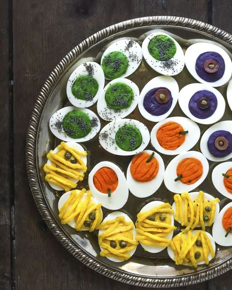 Savory Halloween Food, Halloween Deviled Eggs, Deviled Eggs Recipe Easy, Halloween Treats To Make, Cozy Recipes, Halloween Party Appetizers, Purple Food Coloring, Spooky Halloween Treats, Treats To Make