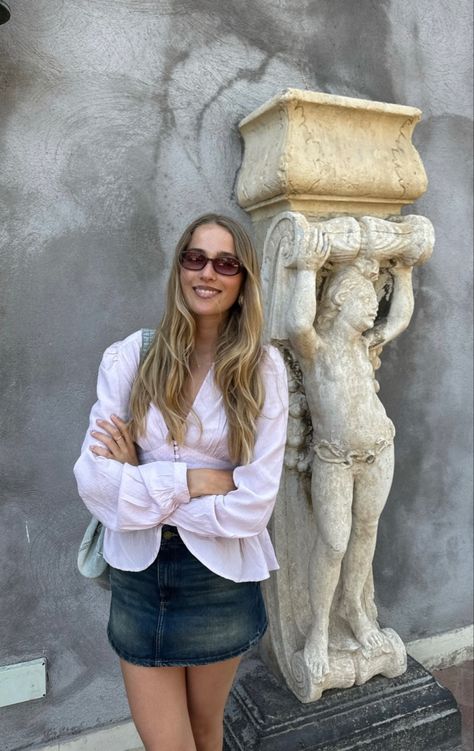 Eva meloche 🙏 Eva Meloche Outfits, Eva Meloche, Summer Hair Inspo, Baby Pink Blouse, Blouse Summer, Model Lifestyle, Vintage Sunglasses, Summer Hair, European Summer