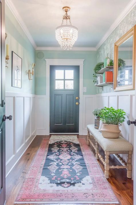 Doobie Den, Ideas For Hallways, How To Decorate A Hallway, Hall Ways Ideas, Foyer Ideas Entryway, Vintage Decor Ideas, Storage Bench Seating, Hallway Design, Vintage Ideas