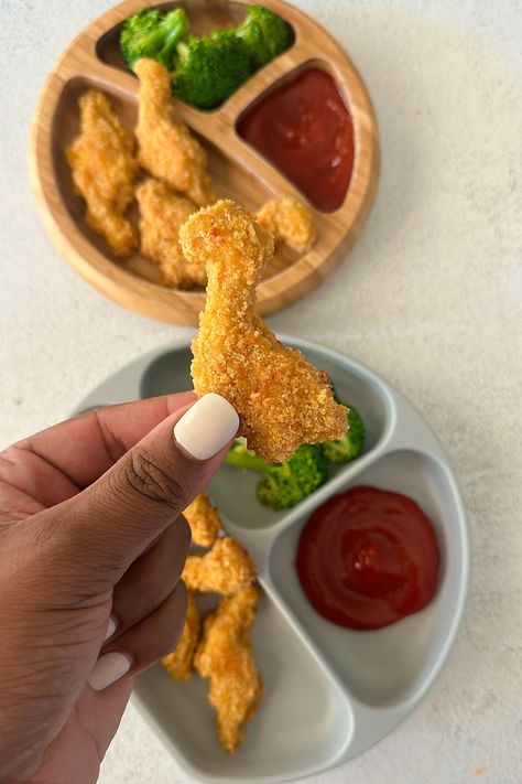 Homemade Dino Nuggets Healthy Nuggets For Kids, Homemade Chicken Nuggets With Veggies, Homemade Dino Nuggets, Blw Chicken Nuggets, Chicken Toddler Recipes, Real Little Meals, Olive Meals, Healthy Homemade Snacks For Kids, Kid Friendly Dinners For Picky Eaters