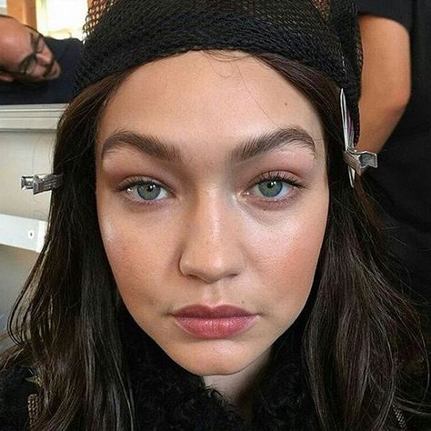 Bella Hadid Makeup, Gigi Hadid And Zayn, Gigi Hadid Looks, 2022 Fashion Show, Gigi Style, Gigi Hadid Outfits, Makeup Tip, Gigi Hadid Style, Model Lifestyle