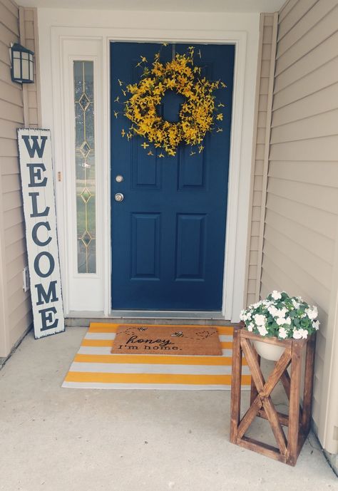 Yellow Porch Decor, Summer Outdoor Decor, White Porch, Summer Porch Decor, Small Front Porches, Summer Porch, Blue Door, Girl House, Front Porch Decorating