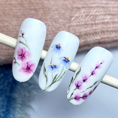 Aquarelle Nail Art, Baby Blue Nail Art, Watercolour Nail Art, Aquarelle Nails, Light Blue Nail, Light Blue Nail Designs, Mickey Nails, 3d Nail Art Designs, Animal Nail Art