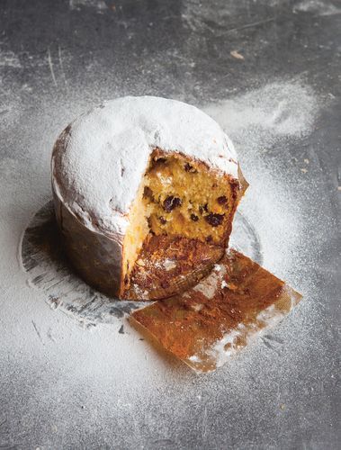 It might not be the simplest of bakes but this Proper Panettone from James Morton's book Brilliant Bread will more than pay off in taste and appearance. Pannetone Recipe, Traditional Panettone Recipe, Italian Panettone, Panettone Recipe, Hard Bread, Xmas Pudding, Festive Desserts, Italian Christmas, Holiday Recipes Christmas