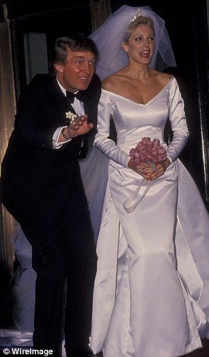 Marla Maples, Famous Wedding Dresses, Style Année 80, Celebrity Wedding Photos, Carolina Herrera Gown, Autumn Fashion Women Fall Outfits, Celebrity Wedding Dresses, Estilo Real, Age Gap