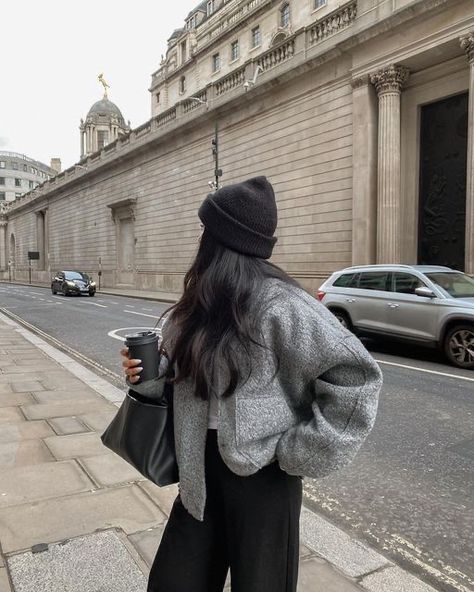 Black Beanie Outfit, Grey Jacket Outfit, Casual Brunch Outfit, Winter Coat Outfits, Beanie Outfit, London Aesthetic, Grey Jacket, Button Long Sleeve, Black Beanie