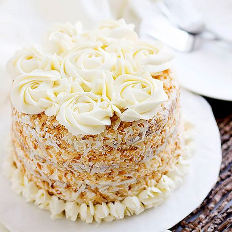 Coconut Cake Recipes, Southern Coconut Cake Recipe, Coconut Delight, Coconut Cakes, Smooth Buttercream, Easy Buttercream Frosting, Nut Cake, Homemade Buttercream Frosting, Lunch Smoothie