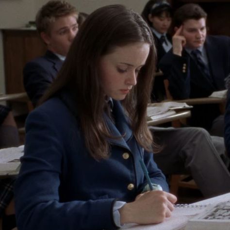 Estilo Rory Gilmore, The Golden Trio, Academic Motivation, Study Motivation Inspiration, Junior Year, Rory Gilmore, Boarding School, Studying Inspo, Study Hard