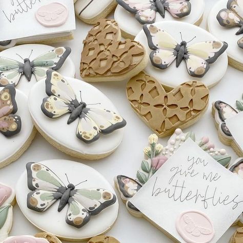 Melissa Matthews on Instagram: "*****NEW ONLINE CLASS COMING SOON***** Learn to create this 4 cookies set, including these beautiful three dimensional butterflies with my very first online Valentine’s day class! This class is packed full of fun techniques, lots of wet on wet, texture, royal icing transfers, edible seals, wildflowers, lettering without the use of a projector, and more! This class will consist of pre-recorded videos that you can watch over and over, detailed written guides, templates, colour guides, recipes, and much more! The pre-registration opens on December 26th at 10am EST and if you purchase on December 26th or 27th while my Boxing Day sale is running, you will receive 20% off the class. This is a steal for what you will get out of the class. This discount won’t Wet Texture, Icing Transfers, Boxing Day Sale, Butterfly Cookies, Cookies Decoradas, Royal Icing Transfers, Spice Cookies, December 26th, Boxing Day