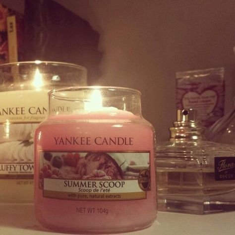 Yankee Candle Aesthetic, Coquette Candles, Vanilla Smell, Candle Obsession, Yankee Candles, Candle Aesthetic, Pink Candles, Sewing Art, Candy Apples