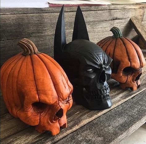 35 Random Pics and Remarkable Images To Make your Head Spin - Funny Gallery Bat Logo, Halloween Skulls, Mask Ideas, Skull Artwork, Cool Masks, Skull Drawing, Skull Decor, Halloween Inspiration, Halloween Props