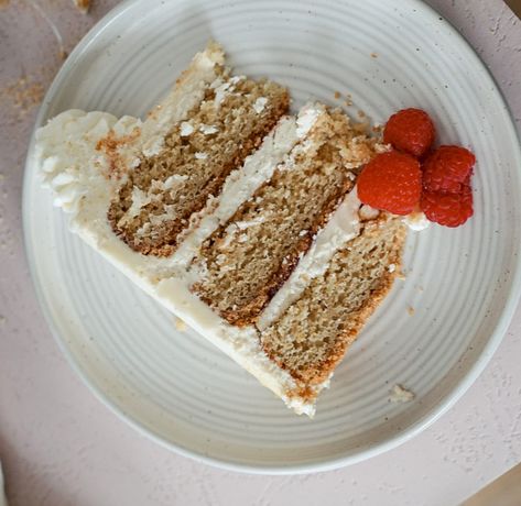 Graham Cracker Cake with Cake Batter Buttercream - cake babe Gram Cracker Cake Recipe, Gram Cracker Cake, Cold Stone Ice Cream, Cracker Cake, Graham Cracker Cake, Gram Crackers, Vanilla Cake Mixes, Raspberry Filling, Cake Board