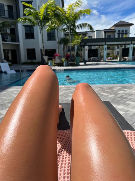 Girl laying out tanning by the pool Tanning Pool, Florida Resorts, Resort Style Pool, Pool Day, Florida Living, Summer Ideas, Pool Days, Tan Skin, Resort Style