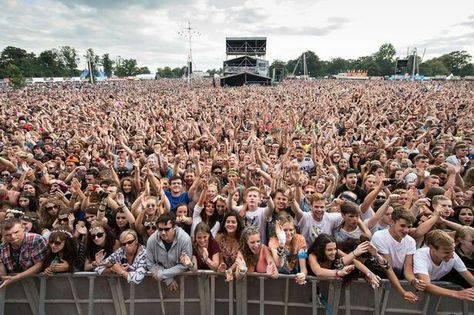 Music Career Aesthetic, Future Singer, Pyramid Stage, Concert Crowd, Concert Stage Design, Career Vision Board, Dream Music, Singing Career, Life Vision Board