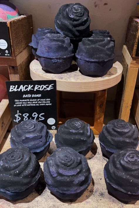 Black Bath Bomb, Bath Boms, Aesthetic Bath, Dessert Soap, Bath & Body Works, Lush Bath, Lush Products, Rose Bath, Bubble Bars