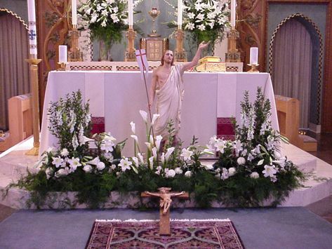 Catholic Church Easter Decorations, Easter Altar Decorations, Easter Church Flowers, Lent Decorations For Church, Modern Easter Decor, Church Altar Decorations, Easter Floral Arrangement, Church Wedding Flowers, Modern Easter