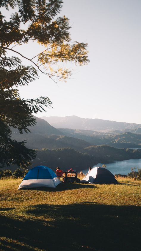 Whether you are planning your first camping trip or you’ve been camping for several years, there are a number of mistakes that you should always do your best to avoid. And, the best way to avoid mistakes is to learn about them beforehand. That is why, today we’ve put together a list of the top 10 camping mistakes, so your trip can go off without a hitch. Check them out below! Camping Generator, Camping Quebec, Camping Images, Zelt Camping, Wild Camp, Mountain Camping, Camping Photography, Camping Aesthetic, Nature Camping